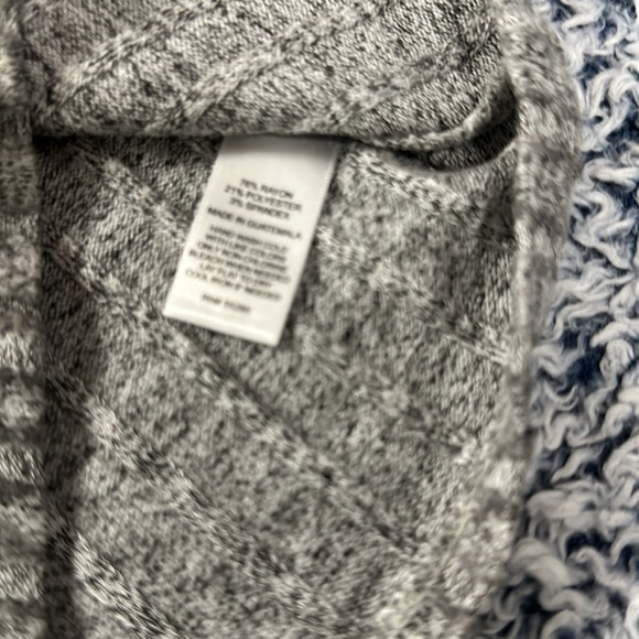 Express soft vneck sweater xs - Picture 3 of 3